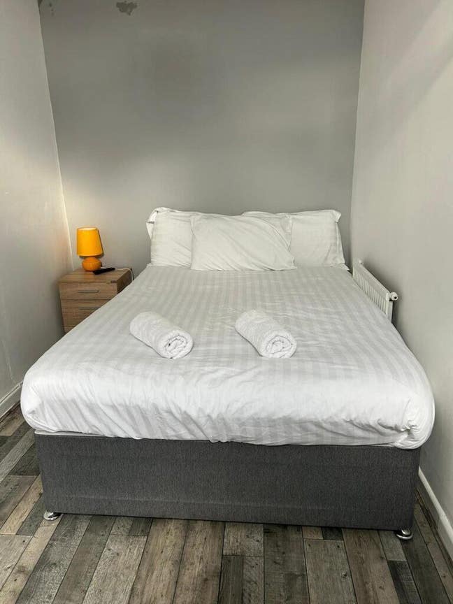 Spacious Rooms Near Hospitals & Football Club L4 Main Photo