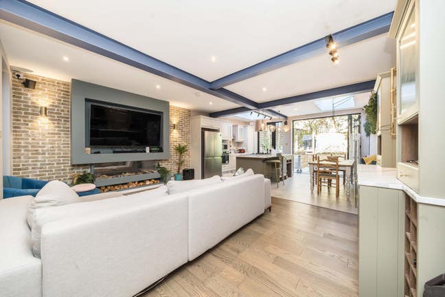 Exceptional, architect-designed 3-bedroom flat Main Photo