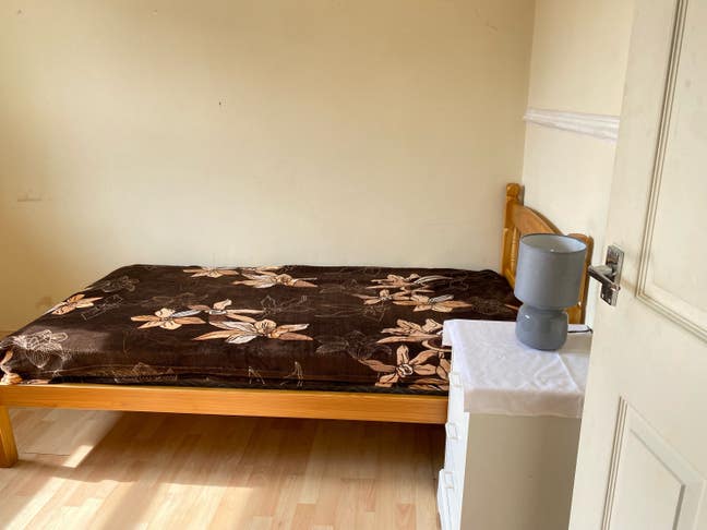 Single Bedroom available  Main Photo