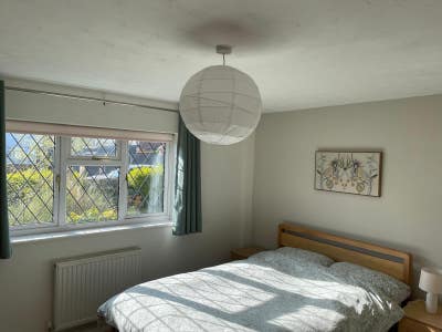 Spacious double room in Farncombe Main Photo