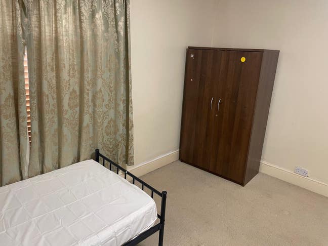 Shared room available  Main Photo