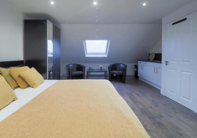 Large Double Room with Ensuite - Stanmore Stations Main Photo