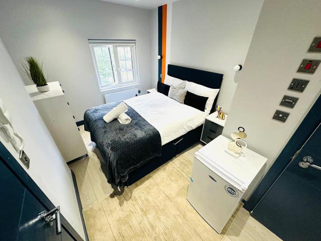 Ensuite Available NOW - Enfield Main Photo