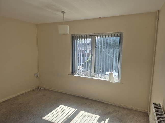 Spacious Room for Rent – Main Photo