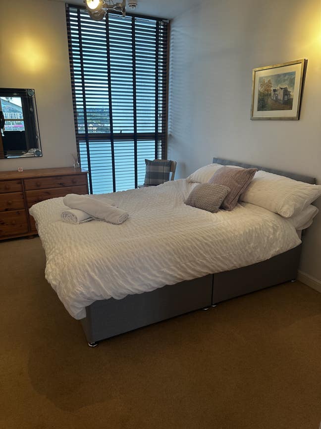 Looking for a flatmate to share this stunning flat Main Photo