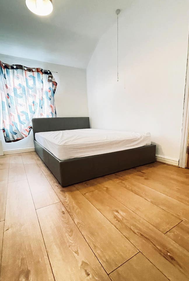 A Large Double Bedroom Fully Furnished-Shirebrook Main Photo