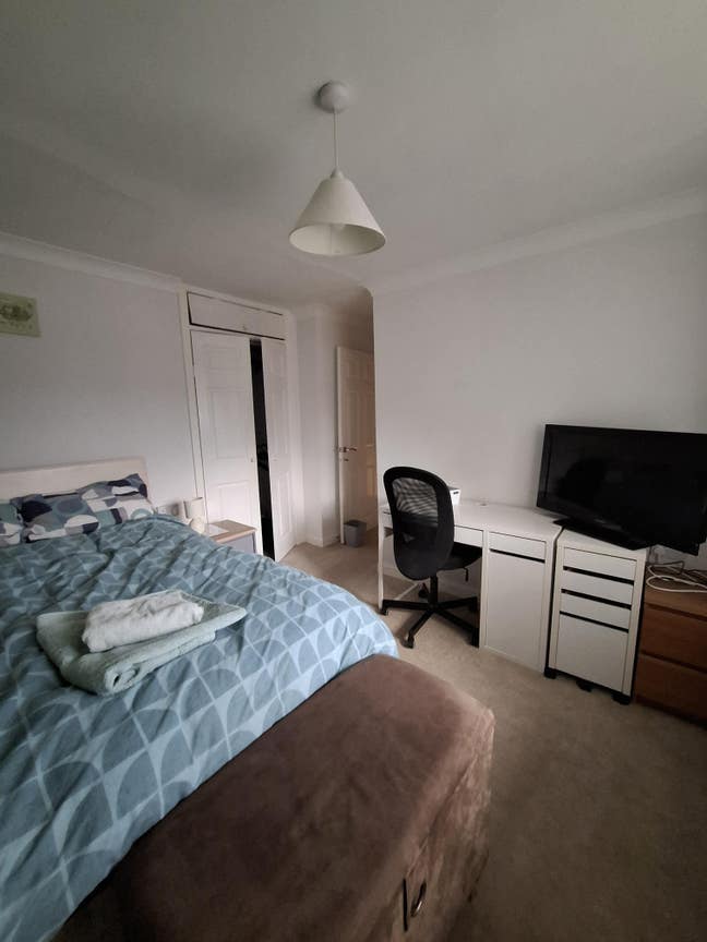 A large furnished room in a peaceful area. Main Photo