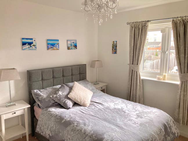 Cosy double room for a female professional  Main Photo
