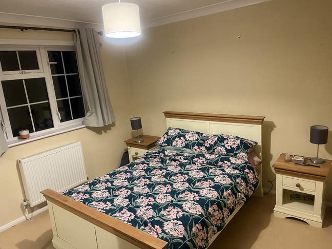 Room to rent in family home  Main Photo