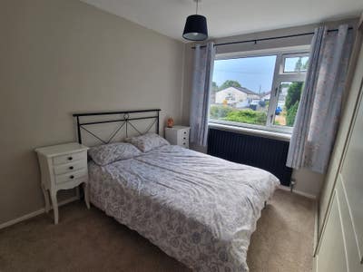 Light and spacious double bedroom Main Photo