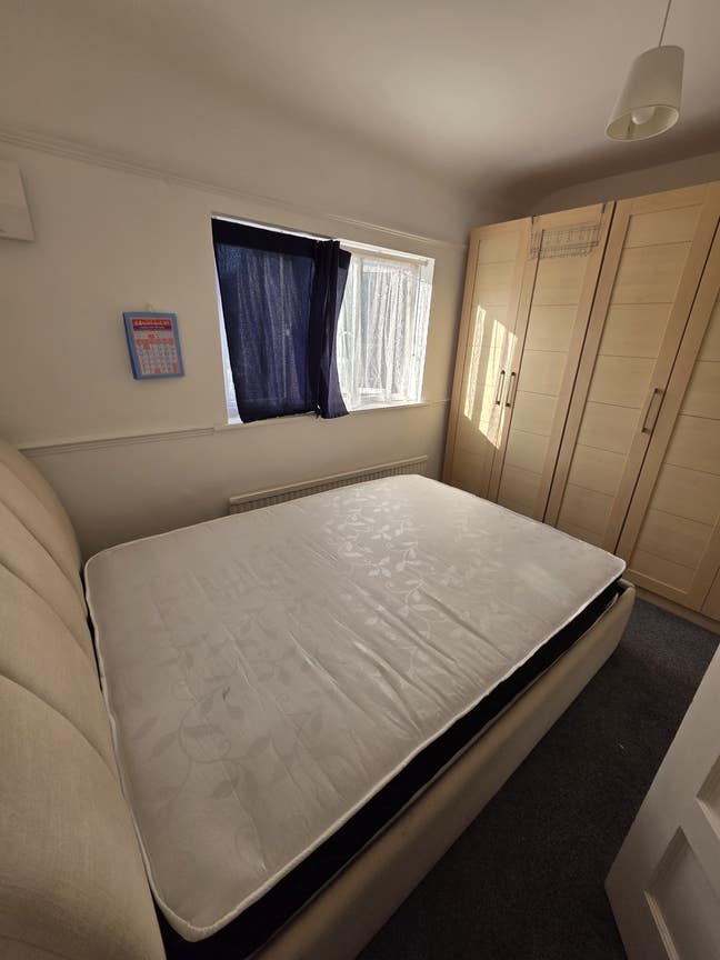 Room to Let in Carshalton Main Photo