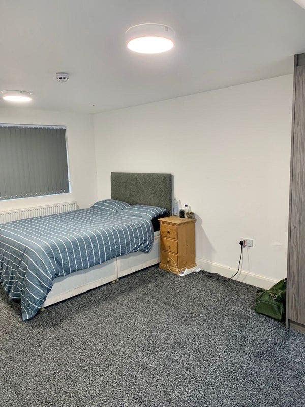 Ensuite Room 2 mins to Brunel - Bills included Main Photo