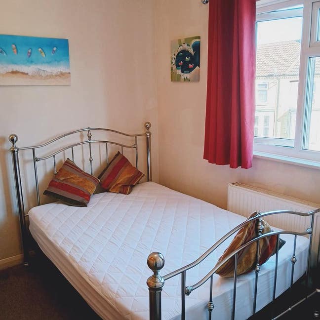 Recently built ensuite room.Quiet central location Main Photo