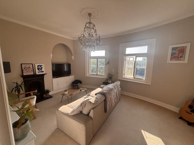 Double Room in lovely maisonette flat Main Photo