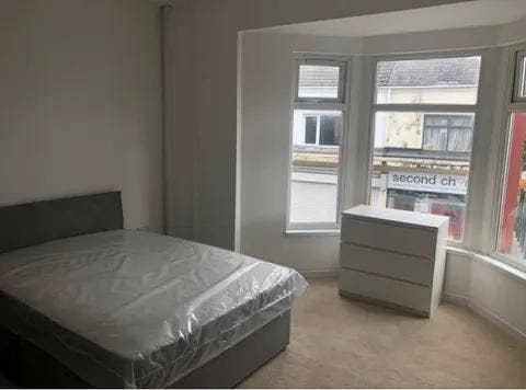 Large ensuite room above pub - bills inc! Main Photo