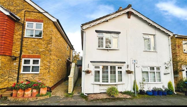Home in Surrey - 15 mins from Heathrow  Main Photo