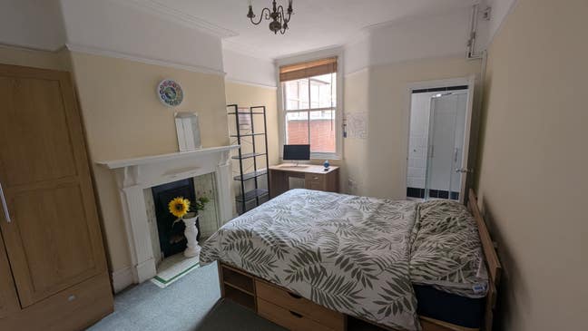 1x Double Room Ensuite Available To Rent Main Photo