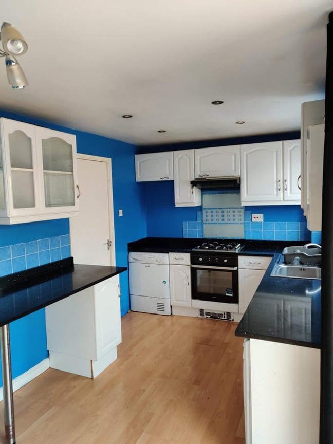🏡 Rooms to Let Near Royal Holloway – Single & Dbl Main Photo