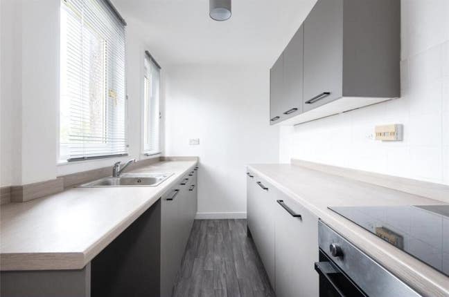 A Double Bedroom Available: Leven Main Photo