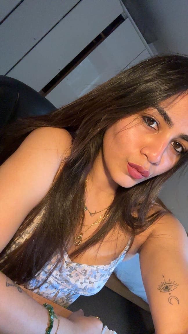 I am 25 year old, I work full time in hybrid,... Main Photo