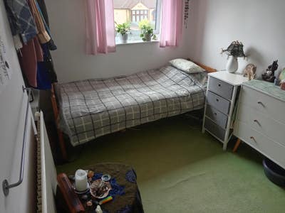 Two rooms available in family house Main Photo