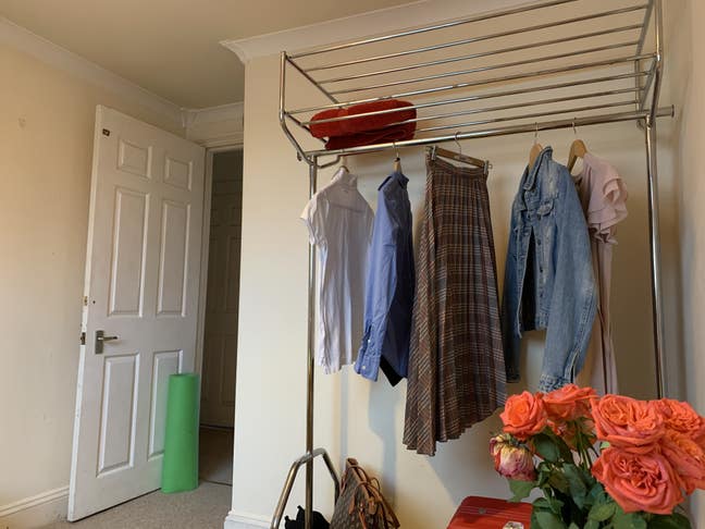 Short-term Room for Rent Main Photo