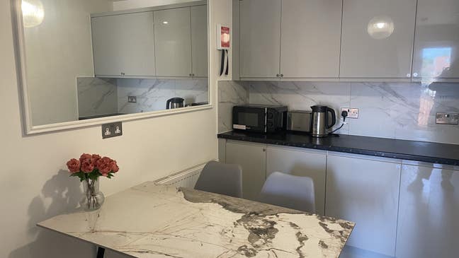 Newly Refurbished  5 En-suite  Flat | Bills Inc Main Photo