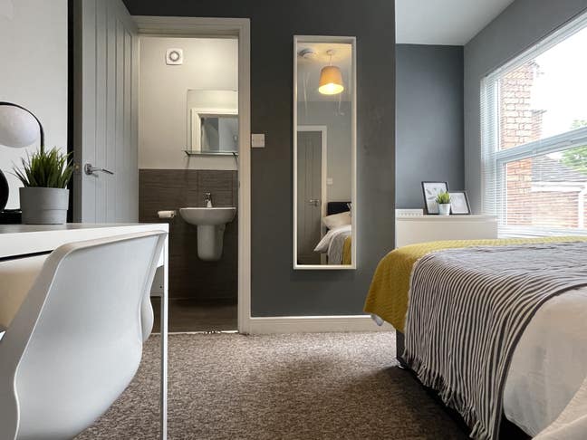 High End Worcester Professional Houseshare Main Photo
