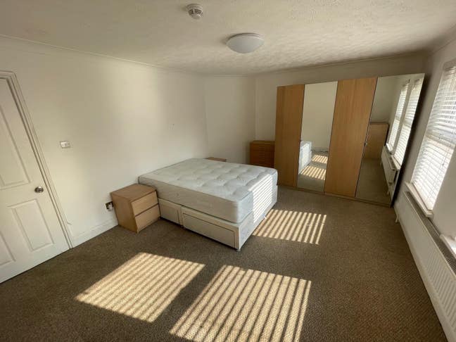 Two Rooms Available - Beckton Main Photo