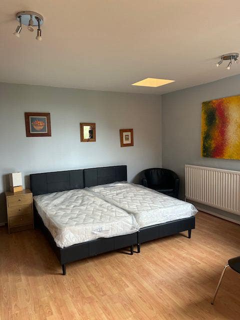       ***   Three  Large   Double  Rooms   in  NW11   Main Photo