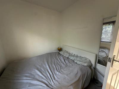 Small Room for Rent – Near New Pudsey Station Main Photo