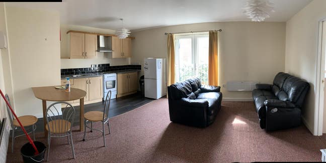 Students Only 3 Bedroom Flat Available September  Main Photo