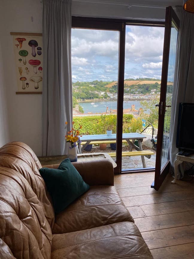 Room to rent in beautiful riverside property  Main Photo