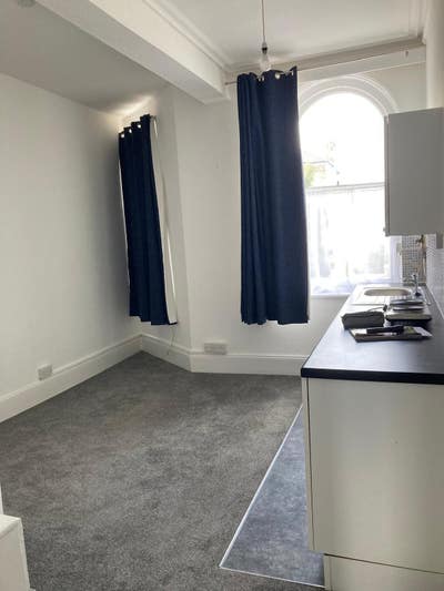 Bedsit in Clarendon Villas, Hove Main Photo