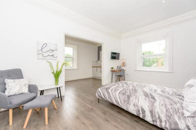 Cool Studio Apartment with Garden Main Photo