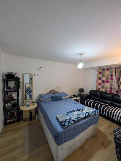 Large Double Room Available from 1St October /26 Main Photo