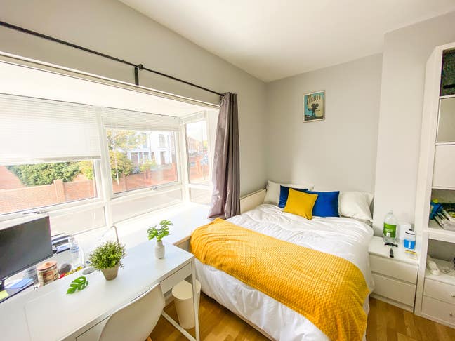 Spacious Double Bedroom Ensuite - Canary Wharf Main Photo