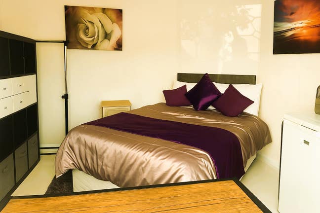 Spacious Room in Quiet, Friendly Home Bills Inc Main Photo
