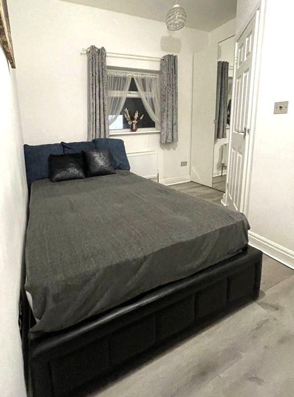 Available Now - Quality En-suite Room Main Photo