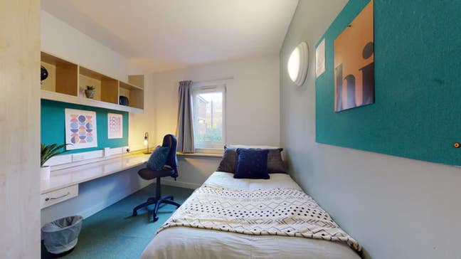 Classic En-Suite Plus - Creek Court Main Photo