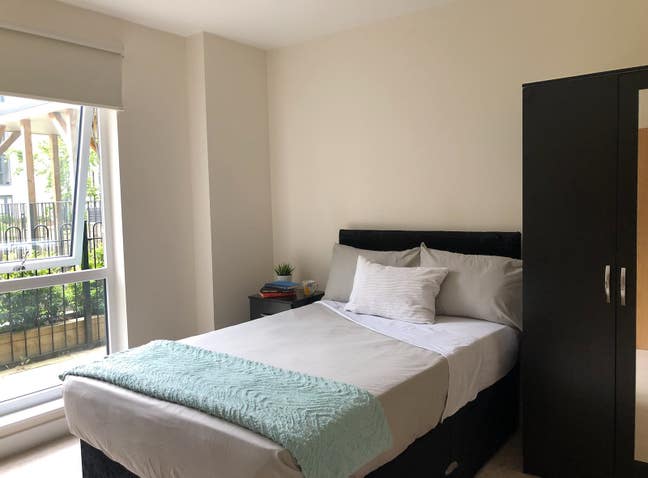 Bright Modern Room Just Steps from Station Main Photo