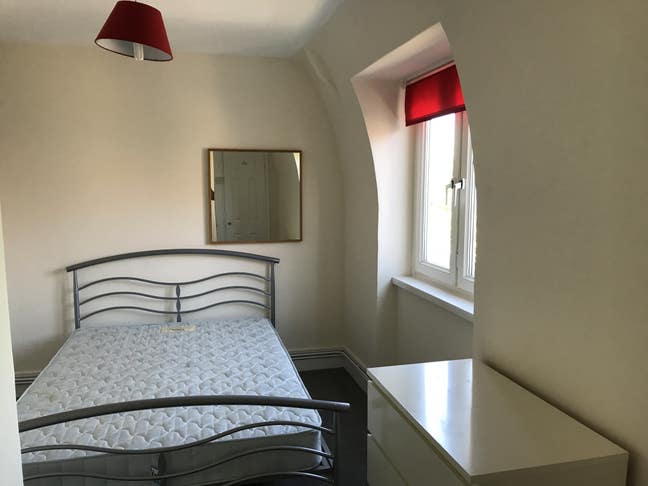 Bright & Clean Double Room in Flatshare  Main Photo