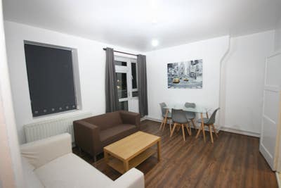 3 Bed Flat Close to Aldgate East and Tower Bridge Main Photo