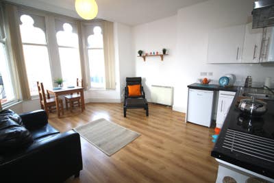1 bed flat to rent available from september  Main Photo