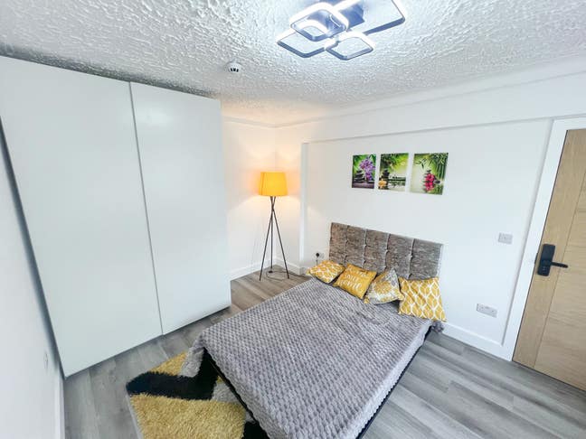 Spacious Double Rooms in Fully Renovated Property Main Photo