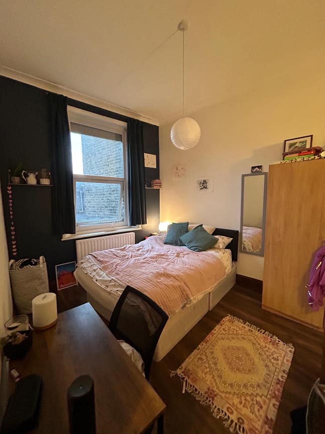 Double room in Kennington  available from October Main Photo