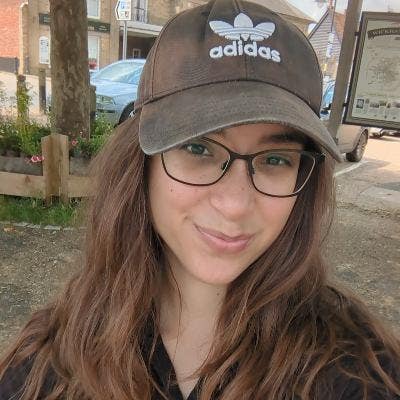 Professional looking for friendly house share Main Photo