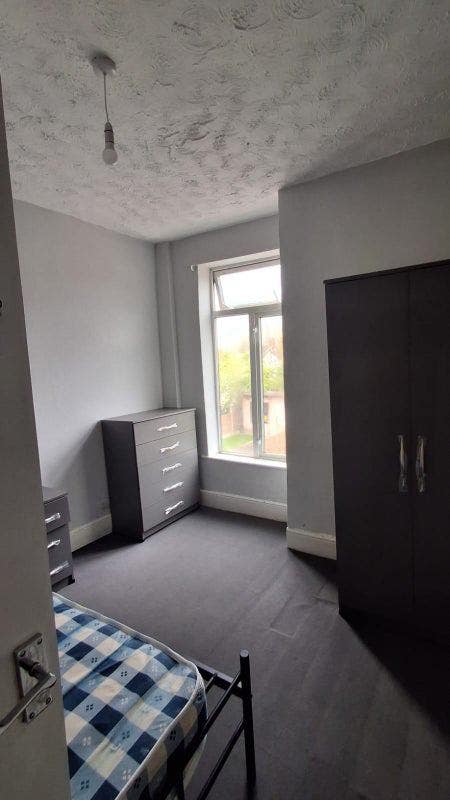 Double Room in WV6 Main Photo