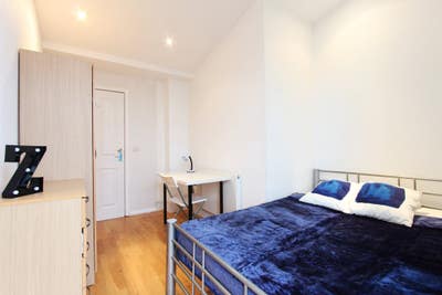 ☀️  Spacious & Modern Room + Terrace Main Photo