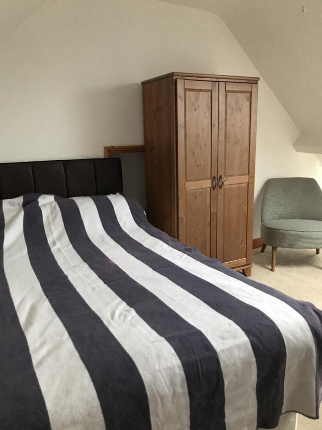 Large room with en suite  Main Photo